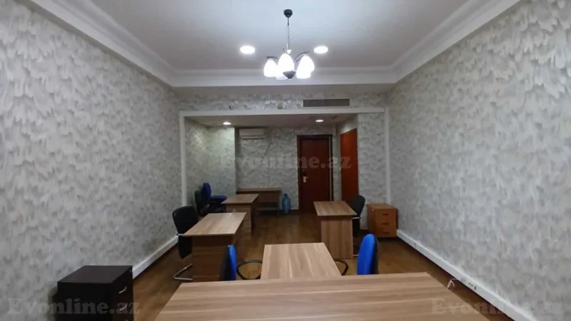 Kirayə verilir Ofis 40 m² 8 Noyabr m.