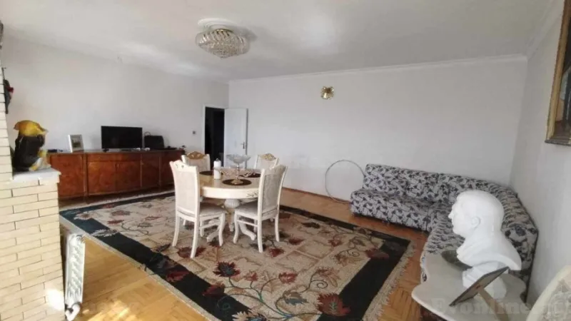 Satılır 4 otaqlı Mənzil Köhnə tikili 135 m² 20 Yanvar m.