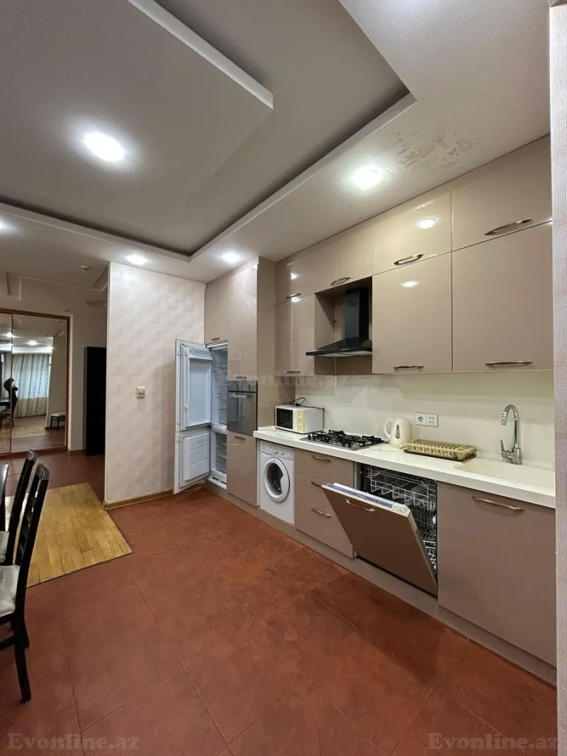 Kirayə verilir 4 otaqlı Mənzil Yeni tikili 160 m² İçərişəhər m. - şəkil 8