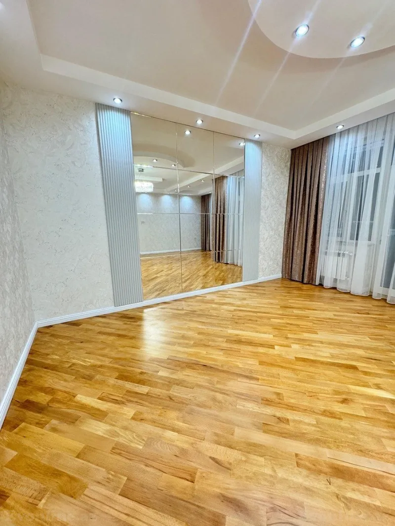 Satılır 4 otaqlı Mənzil Yeni tikili 155 m² 8-ci mikrorayon - şəkil 3