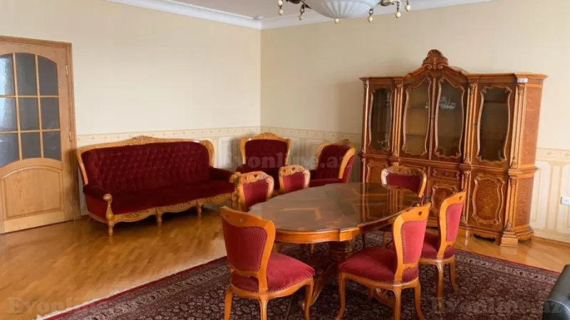 4 otaqlı Mənzil 200 m² Nizami m. Kirayə verilir