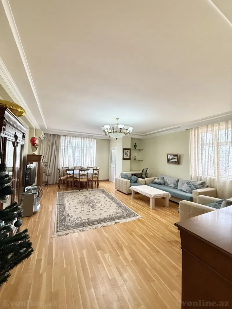 Bakı, Binəqədi r., Azadlıq prospekti m., 8-ci mikrorayonda 3 otaqlı mənzil kirayə verilir