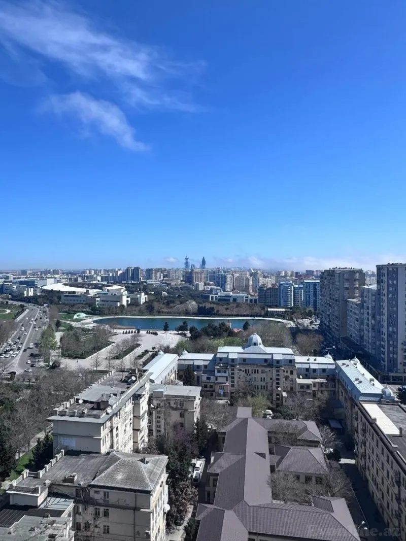 Bakı, Nəsimi r., 28 May m.da 2 otaqlı mənzil satılır