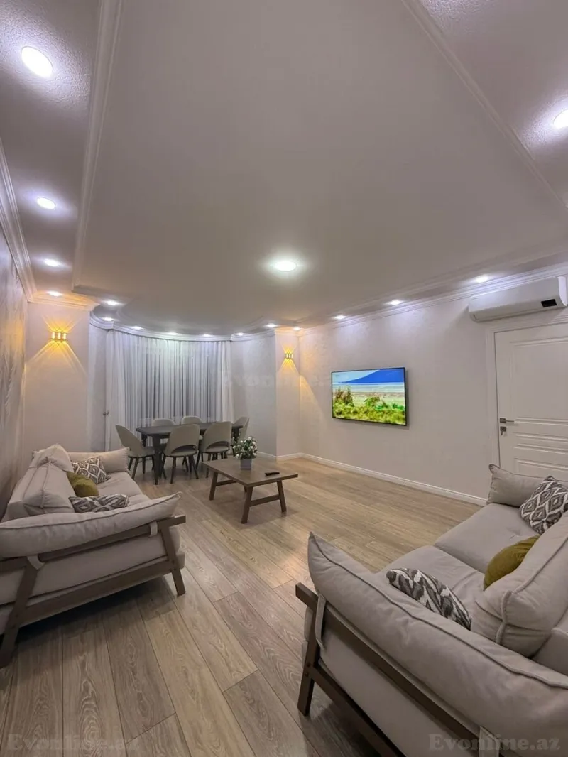 Satılır 2 otaqlı Mənzil Yeni tikili 70 m² 8 Noyabr m.