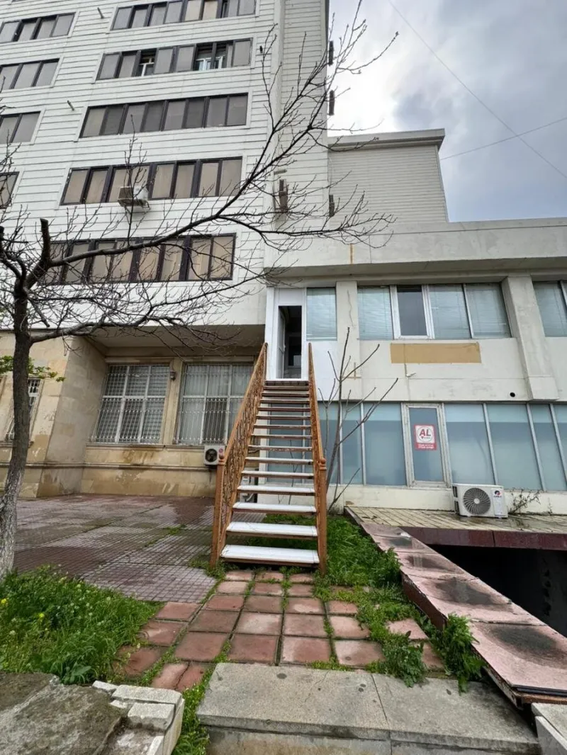 Bakı, Yasamal r., Elmlər Akademiyası m.da obyekt kirayə verilir