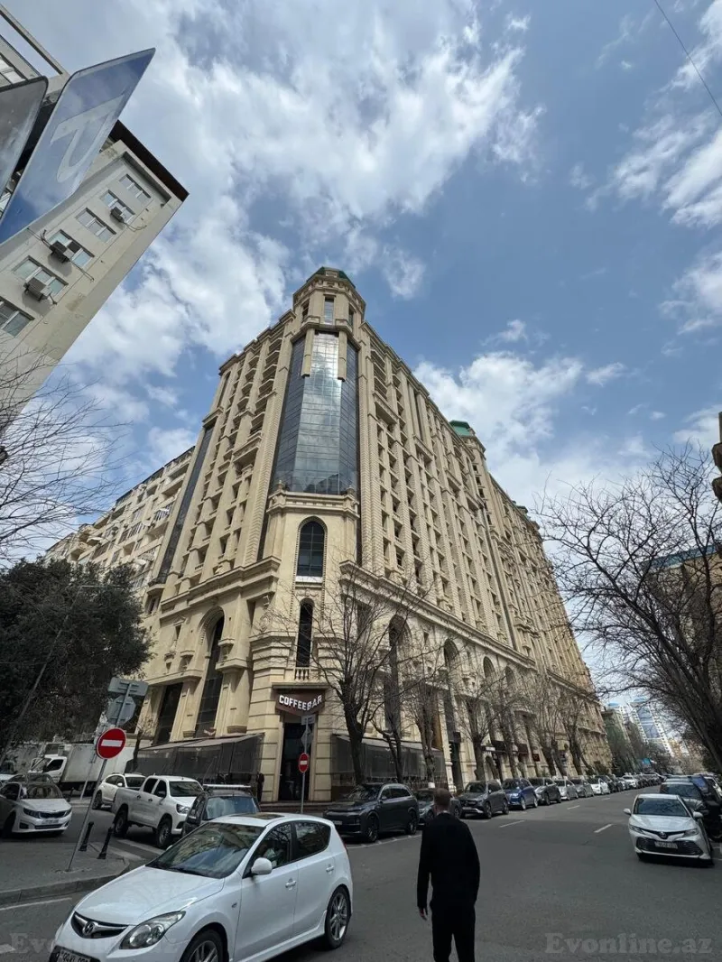 Satılır 4 otaqlı Mənzil Yeni tikili 211 m² Nizami m.