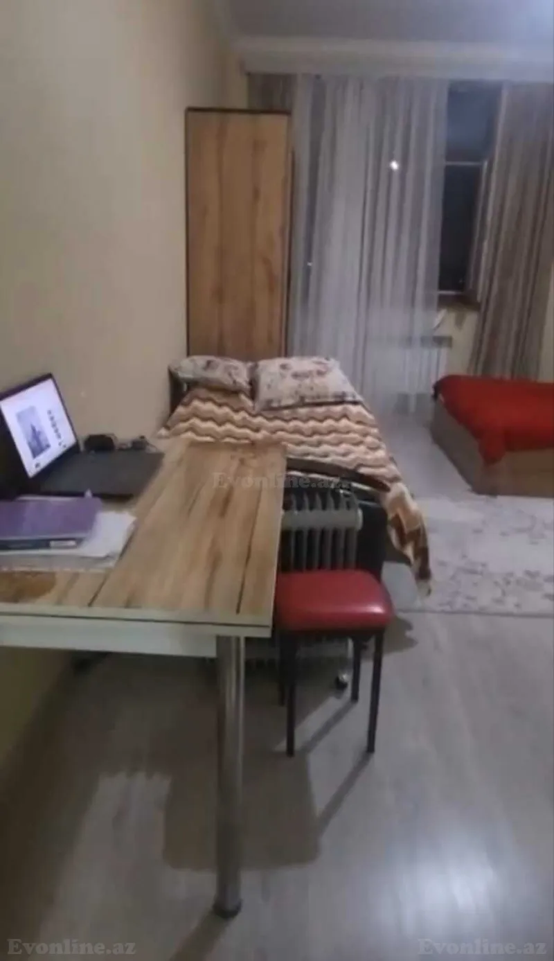 Bakı, Binəqədi r., Azadlıq prospekti m., 8-ci mikrorayonda 2 otaqlı mənzil satılır