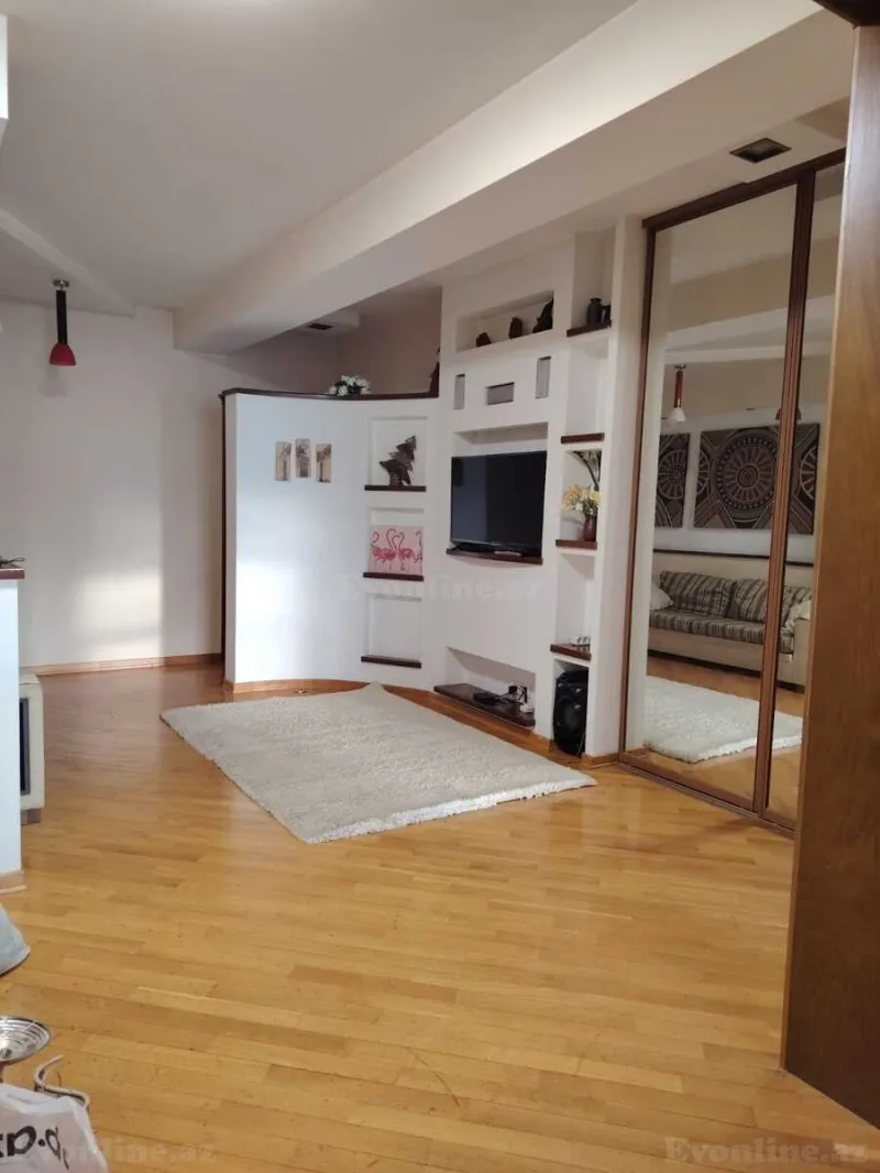 Kirayə verilir 3 otaqlı Mənzil Yeni tikili 125 m² Xətai m.