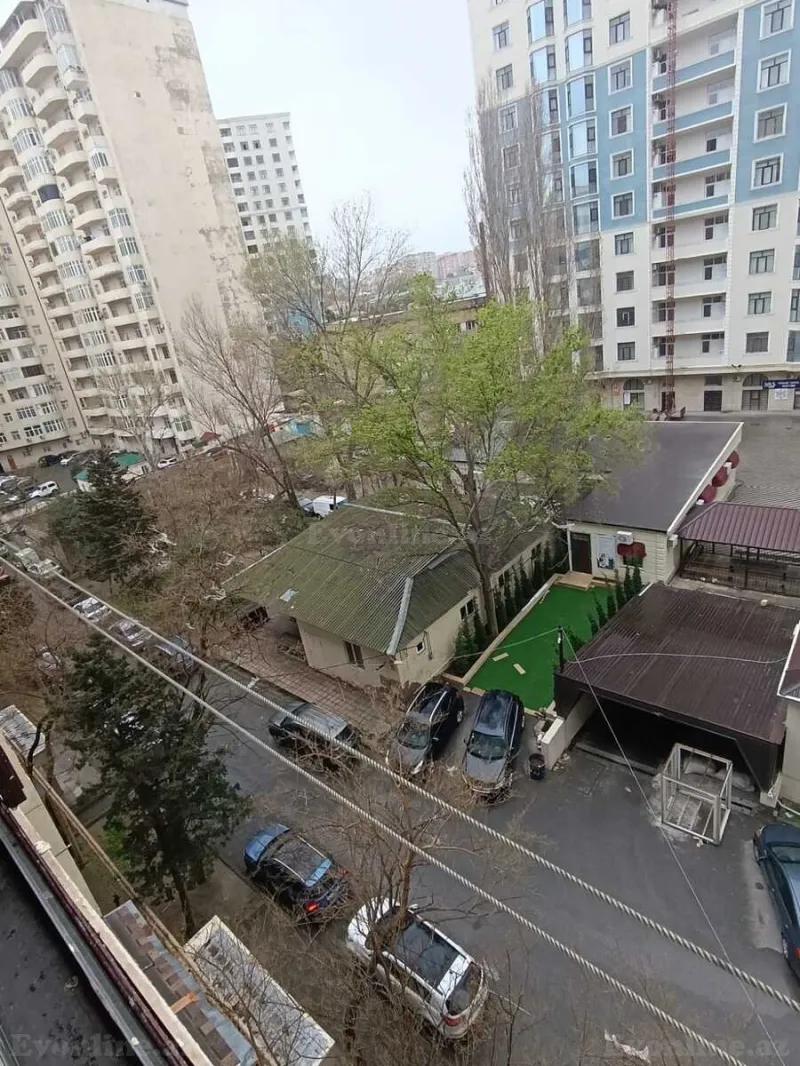 5 otaqlı Mənzil 120 m² 8-ci mikrorayon Satılır