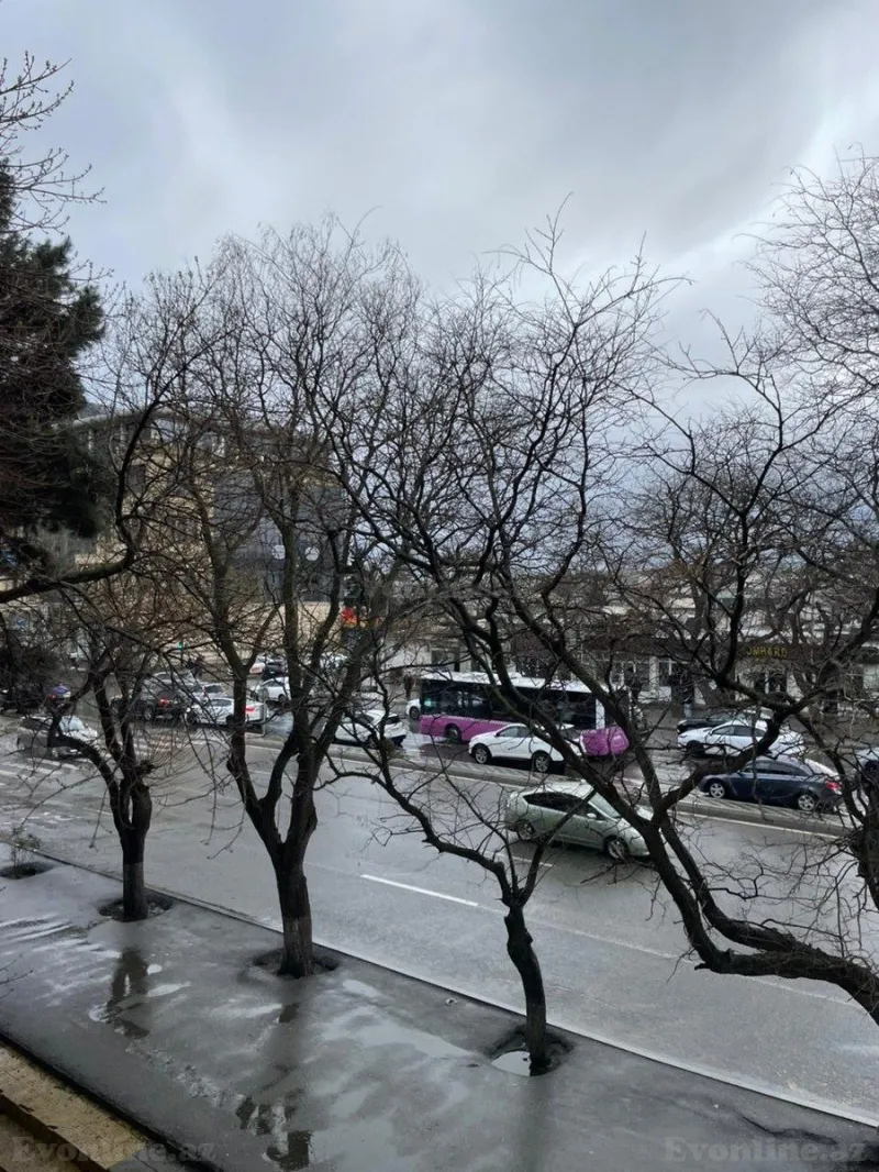 Satılır 3 otaqlı Mənzil Köhnə tikili 75 m² Yasamal - şəkil 2