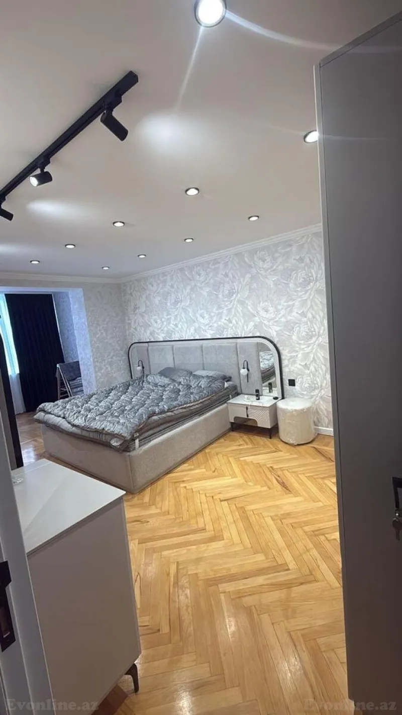 Kirayə verilir 3 otaqlı Mənzil Köhnə tikili 90 m² Sahil m. - şəkil 3