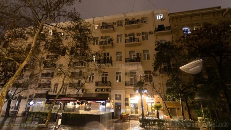 Satılır 3 otaqlı Mənzil Köhnə tikili 80 m² Sahil m. - şəkil 2