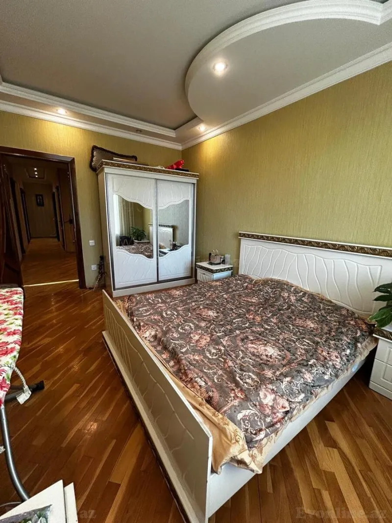 Kirayə verilir 4 otaqlı Mənzil Yeni tikili 200 m² Nərimanov r. - şəkil 13