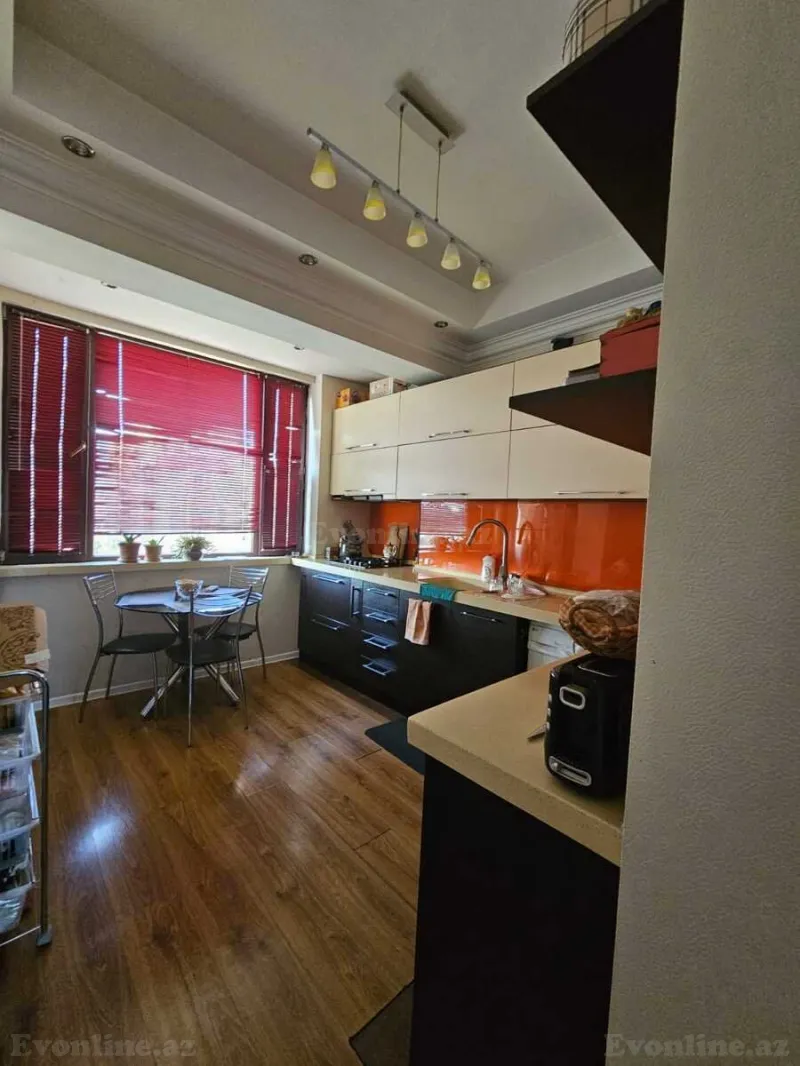 Satılır 4 otaqlı Mənzil Köhnə tikili 110 m² 8-ci mikrorayon - şəkil 12