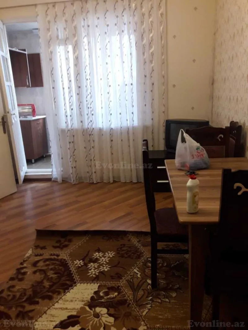 Bakı, Nəsimi r., Memar Əcəmi m., 4-cü mikrorayonda 2 otaqlı mənzil kirayə verilir