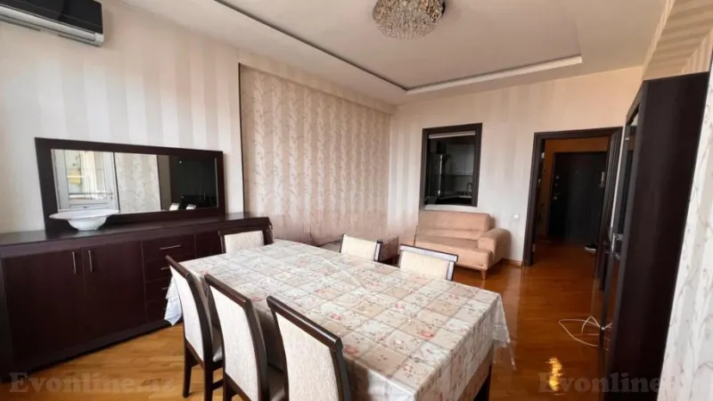 Bakı, Binəqədi r., Memar Əcəmi m., 9-cu mikrorayonda 2 otaqlı mənzil satılır