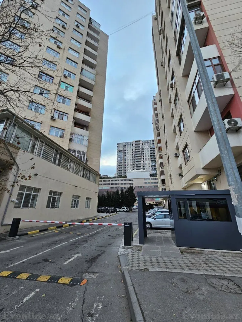 Satılır 4 otaqlı Mənzil Yeni tikili 200 m² Elmlər Akademiyası m. - şəkil 2