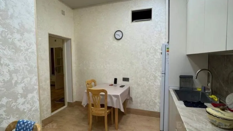 Satılır 3 otaqlı Mənzil Köhnə tikili 75 m² İçərişəhər m. - şəkil 4