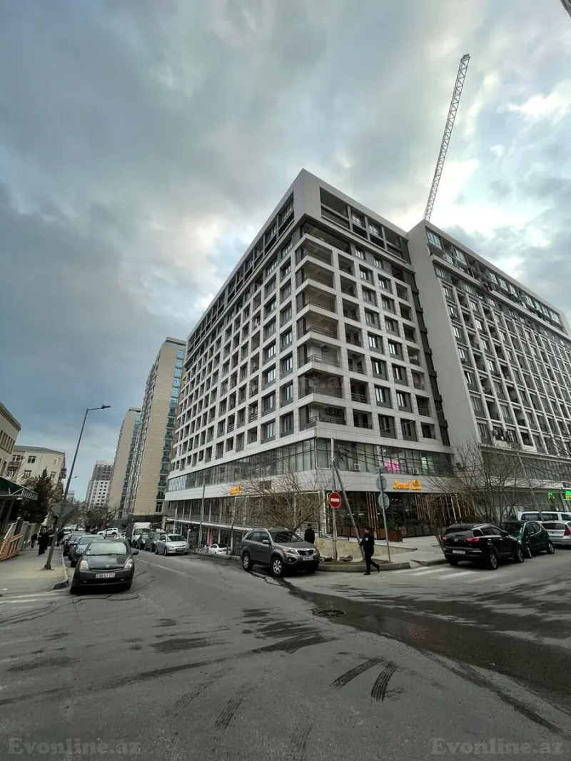 Bakı, Nəsimi r., 28 May m.da 4 otaqlı mənzil satılır