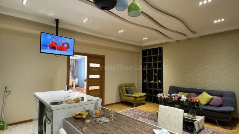 Bakı, Nəsimi r., Memar Əcəmi m.da 3 otaqlı mənzil satılır