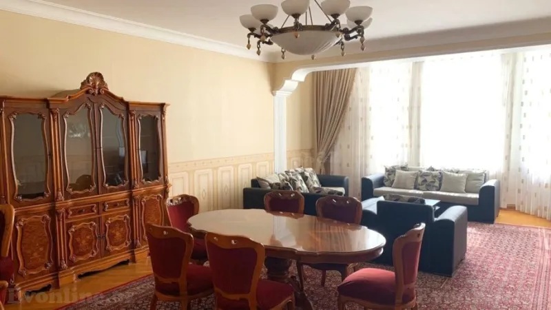 4 otaqlı Mənzil 200 m² Nizami m. Kirayə verilir