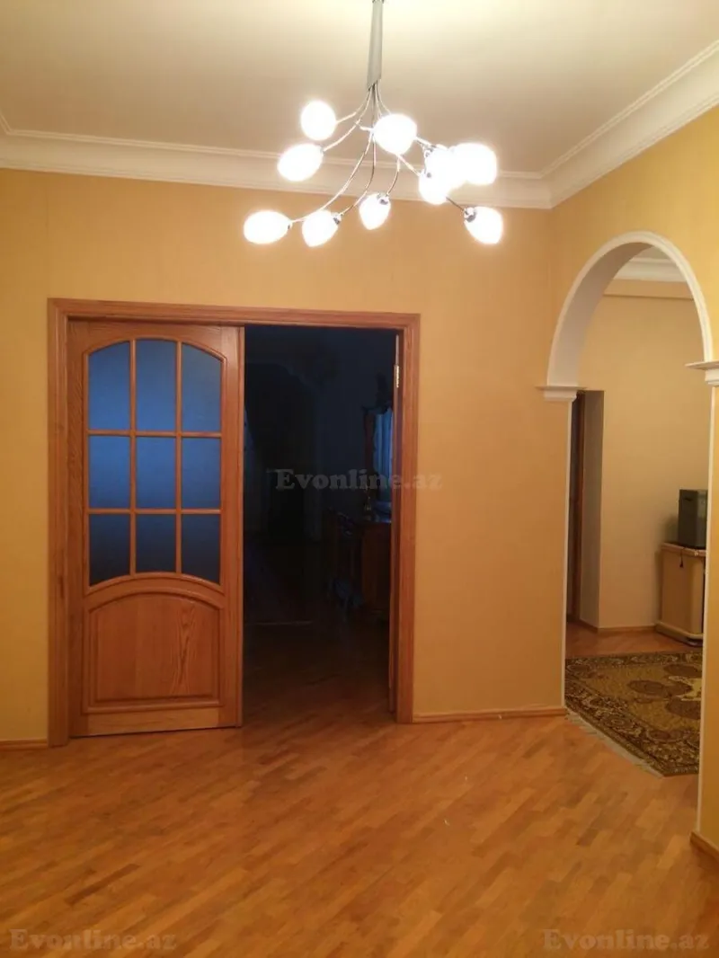 Kirayə verilir 4 otaqlı Mənzil Yeni tikili 200 m² Nizami m. - şəkil 16