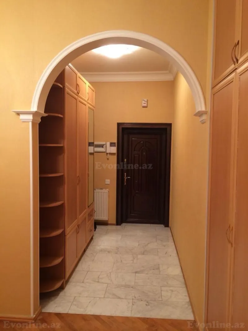 Kirayə verilir 4 otaqlı Mənzil Yeni tikili 200 m² Nizami m. - şəkil 17