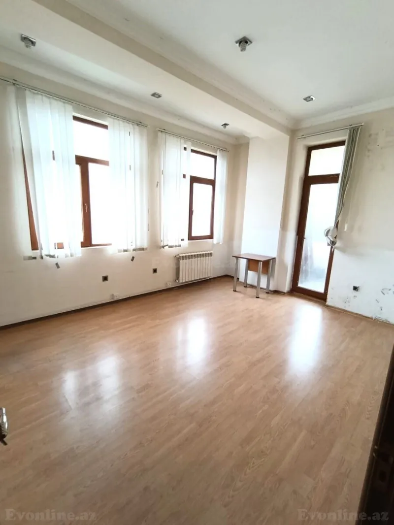 Satılır 4 otaqlı Mənzil Yeni tikili 140 m² 28 May m. - şəkil 2