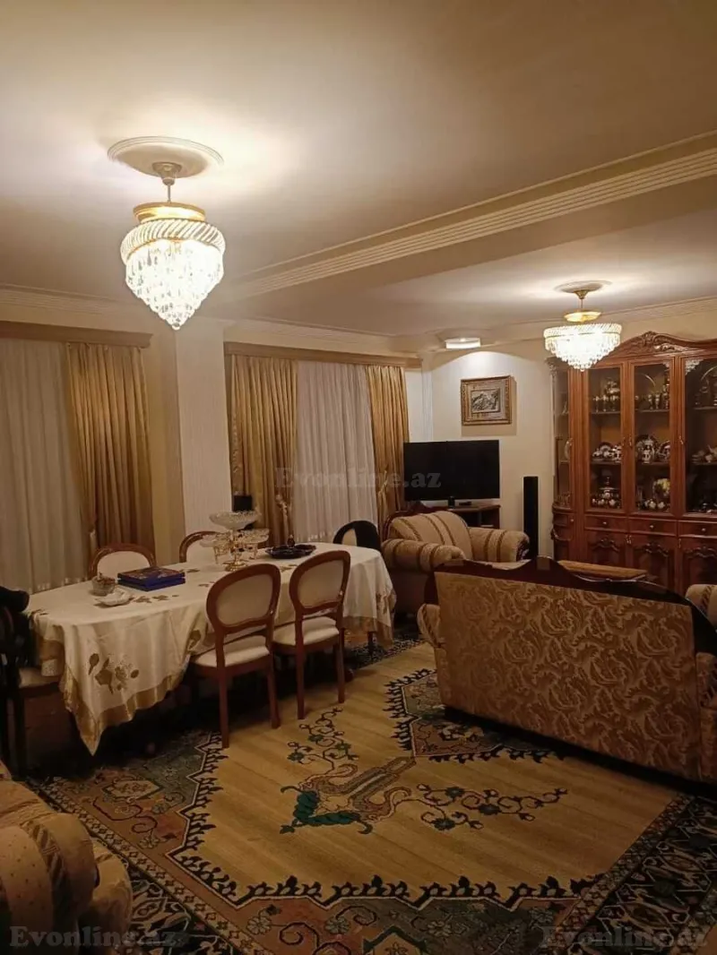 5 otaqlı Mənzil 145 m² 8-ci mikrorayon Satılır