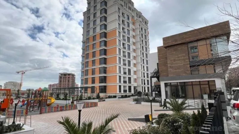 Satılır 3 otaqlı Mənzil Yeni tikili 130 m² 28 May m.
