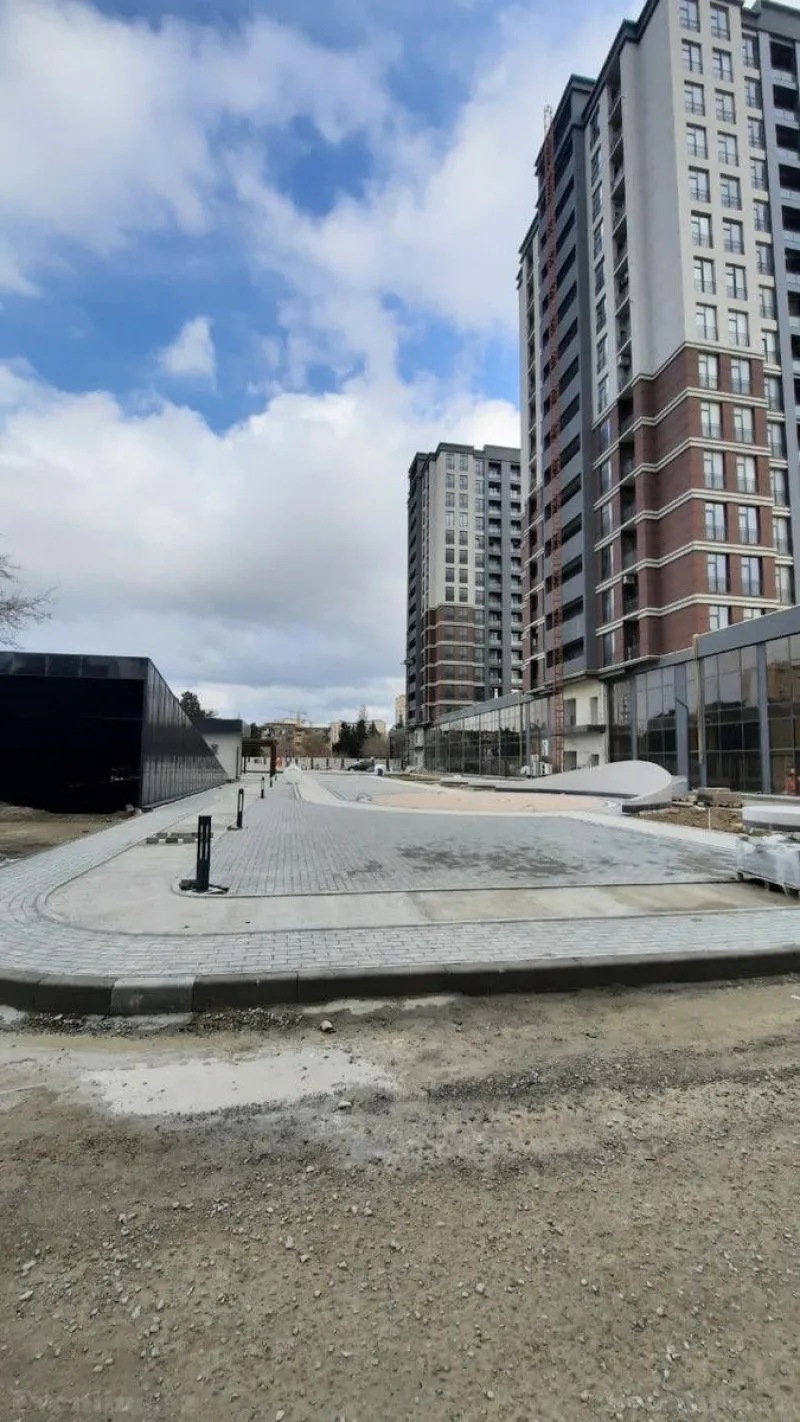 Bakı, Binəqədi r., Azadlıq prospekti m., 8-ci mikrorayonda 2 otaqlı mənzil satılır