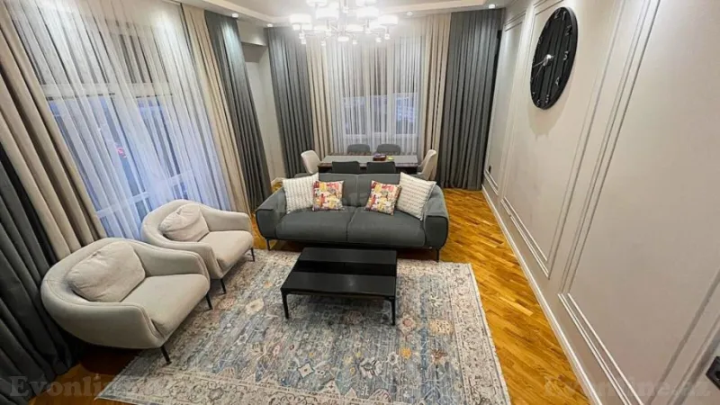 Bakı, Binəqədi r., Avtovağzal m.da 4 otaqlı mənzil satılır