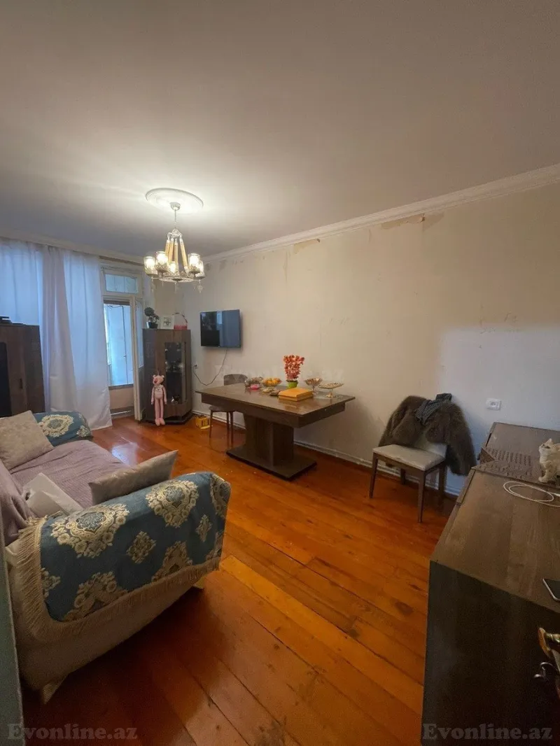 Satılır 3 otaqlı Mənzil Köhnə tikili 85 m² 8-ci mikrorayon