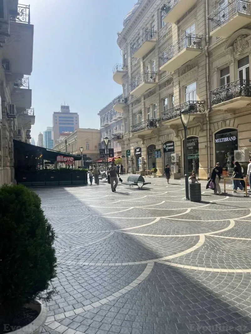 Bakı, Səbail r., Sahil m.da 3 otaqlı ofis kirayə verilir