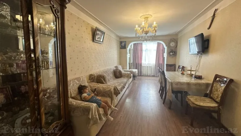 Satılır 4 otaqlı Mənzil Köhnə tikili 90 m² Neftçilər m. - şəkil 2