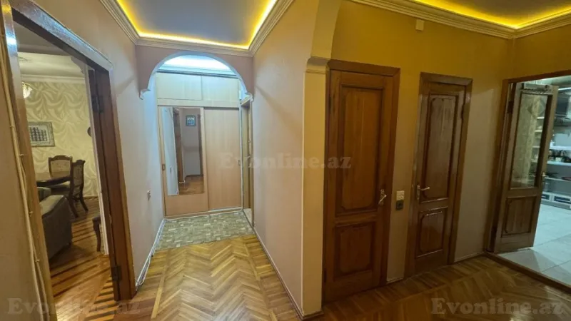 Satılır 4 otaqlı Mənzil Köhnə tikili 110 m² Memar Əcəmi m. - şəkil 3