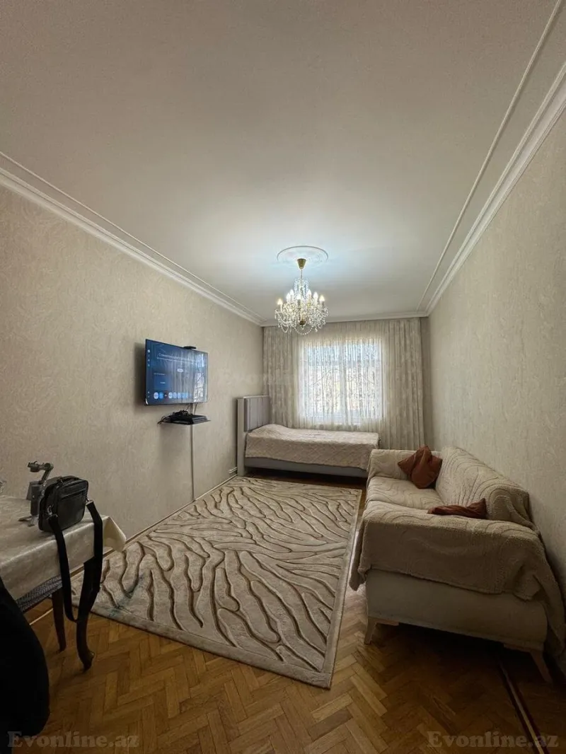 Satılır 2 otaqlı Mənzil Köhnə tikili 65 m² Əhmədli m.