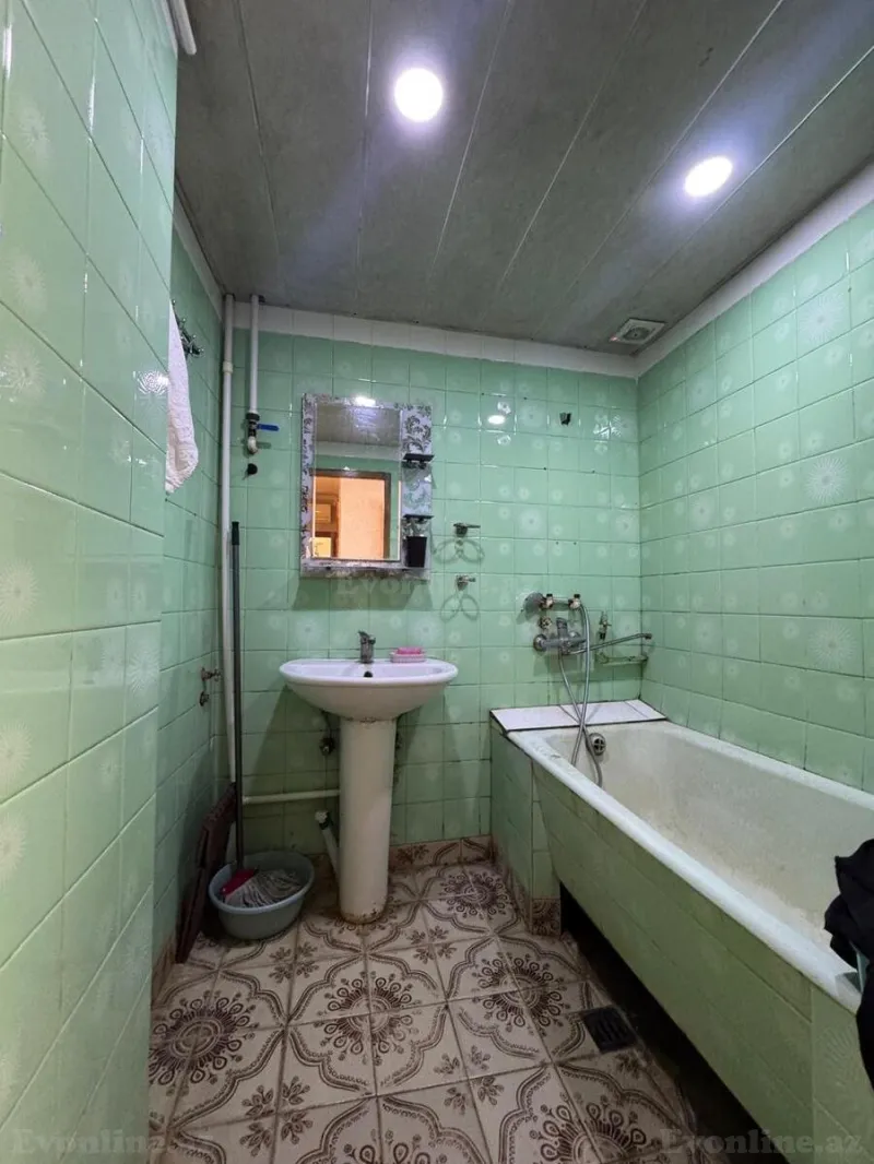 Satılır 2 otaqlı Mənzil Köhnə tikili 65 m² Əhmədli m. - şəkil 8