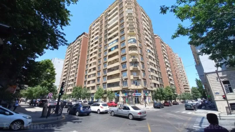 Satılır 3 otaqlı Mənzil Yeni tikili 140 m² 28 May m.