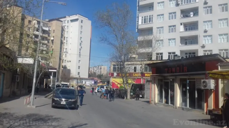 Satılır 2 otaqlı Mənzil Köhnə tikili 65 m² 8-ci mikrorayon - şəkil 2