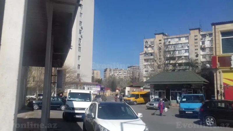 Satılır 2 otaqlı Mənzil Köhnə tikili 65 m² 8-ci mikrorayon - şəkil 3