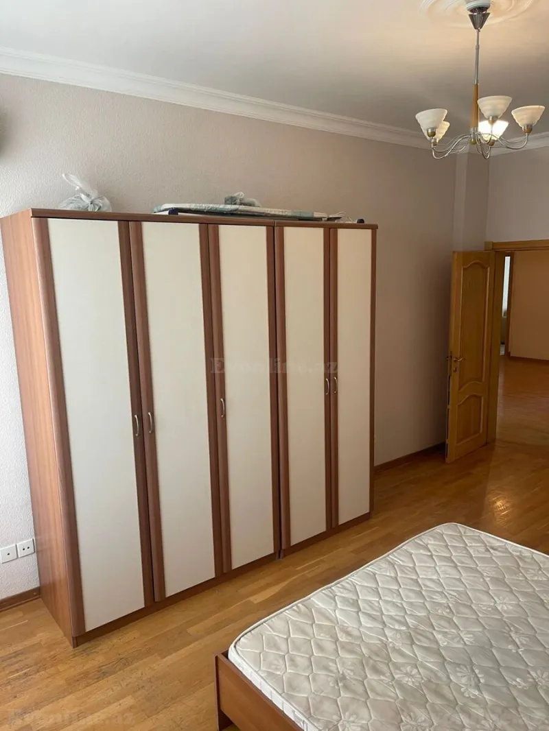 Satılır 4 otaqlı Mənzil Yeni tikili 190 m² Elmlər Akademiyası m. - şəkil 7