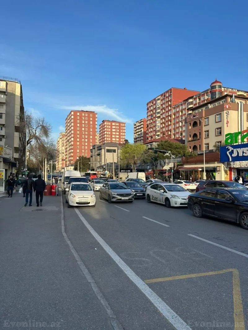 Satılır 2 otaqlı Mənzil Köhnə tikili 70 m² 8-ci mikrorayon - şəkil 2