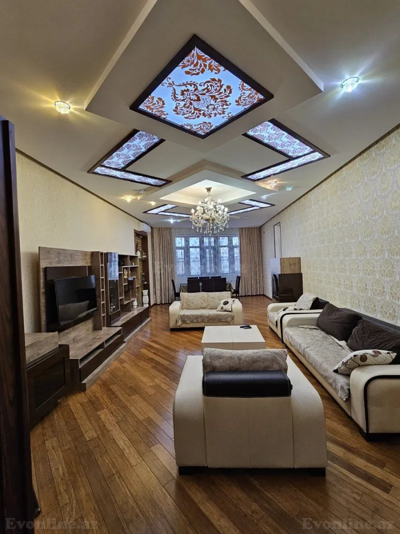 Bakı, Yasamal r., Elmlər Akademiyası m.da 4 otaqlı mənzil satılır