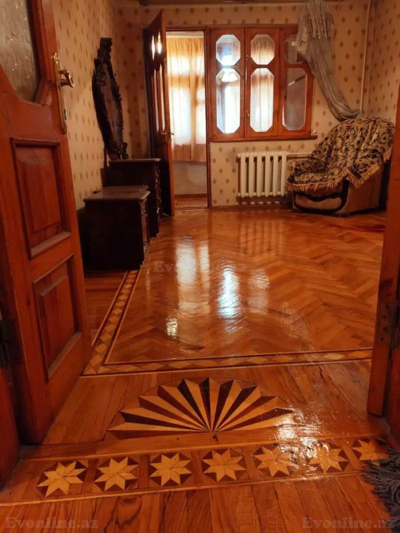 Satılır 4 otaqlı Mənzil Köhnə tikili 100 m² Xalqlar Dostluğu m. - şəkil 2