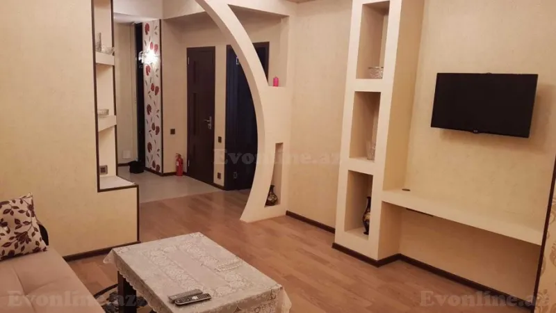 Bakı, Xətai r., Xətai m.da 2 otaqlı mənzil kirayə verilir