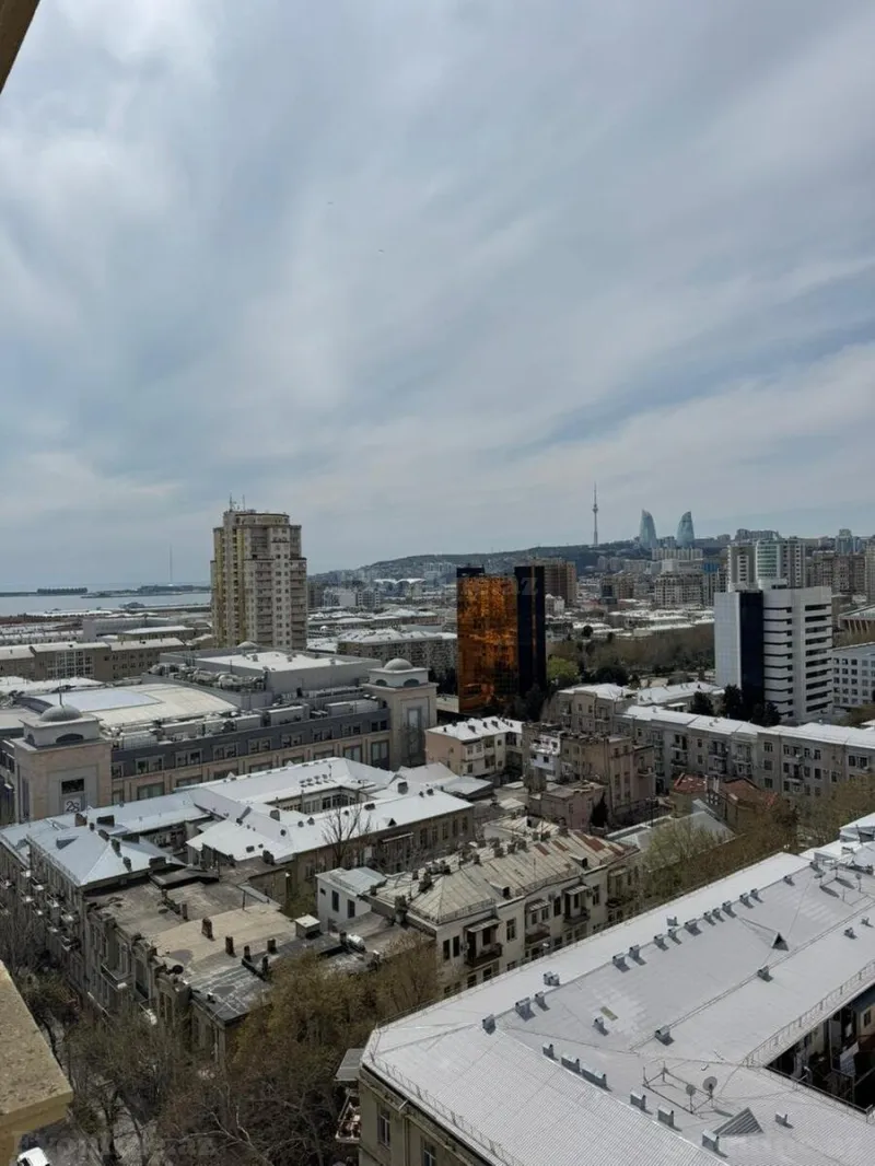 Bakı, Nəsimi r., 28 May m.da 3 otaqlı mənzil satılır