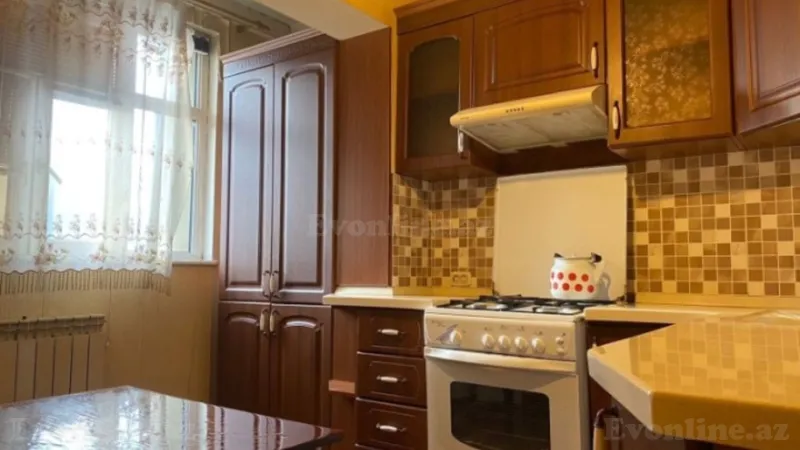 Kirayə verilir 2 otaqlı Mənzil Köhnə tikili 70 m² İnşaatçılar m. - şəkil 3