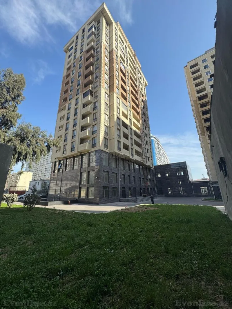 Bakı, Xətai r., Xətai m.da 3 otaqlı mənzil satılır