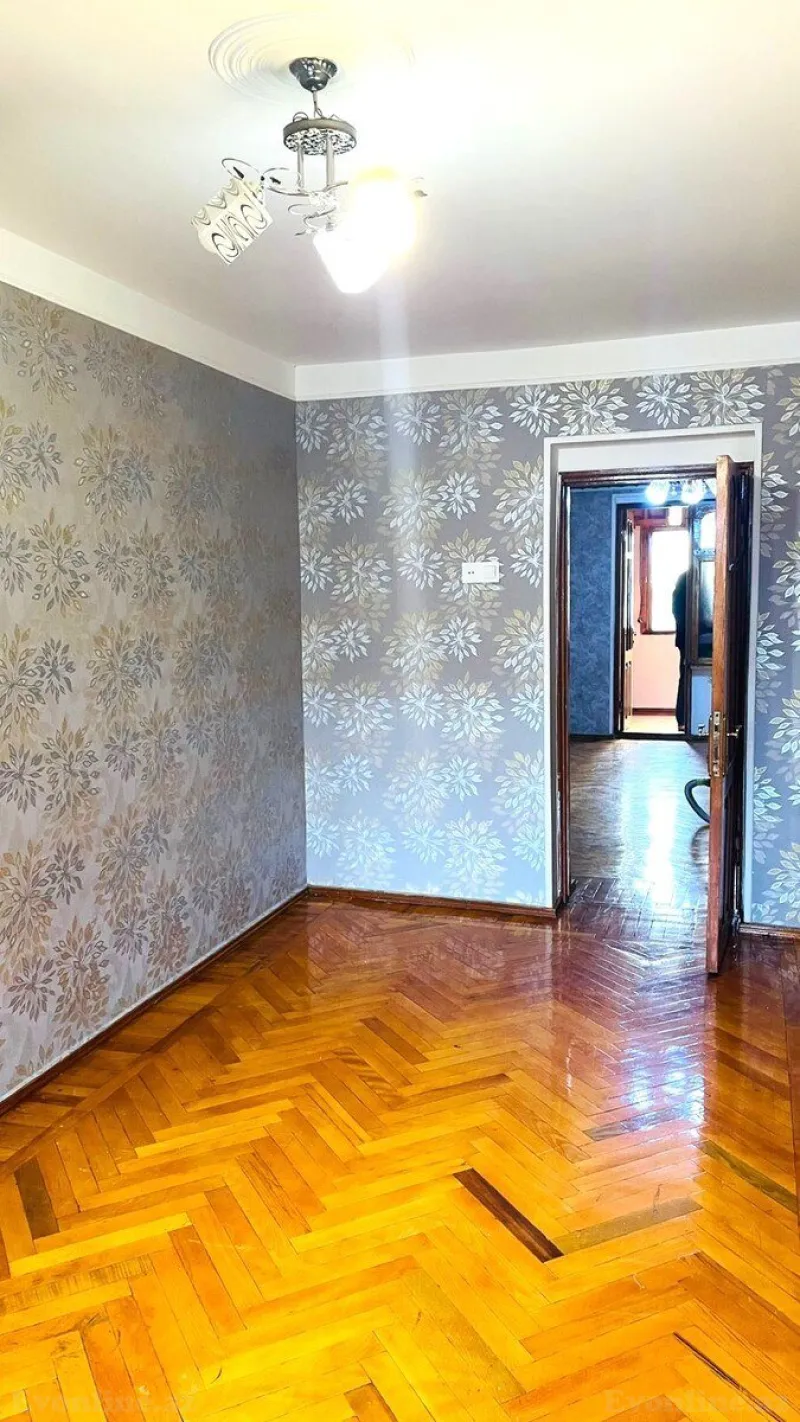 Kirayə verilir 2 otaqlı Mənzil Köhnə tikili 65 m² Neftçilər m.